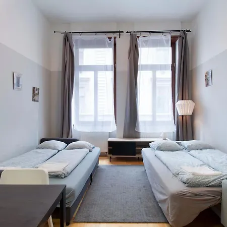 2 Bedroom Inside Gozsdu Passage * 布达佩斯