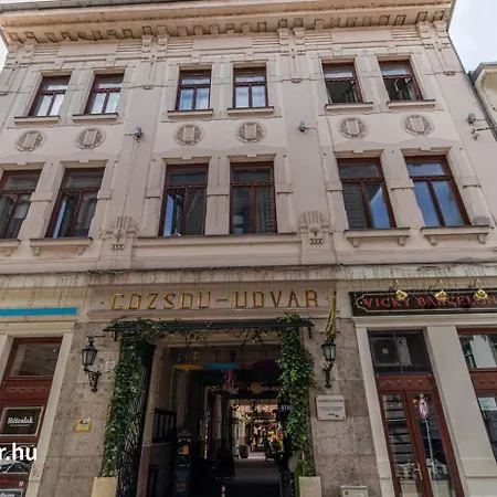 Апартаменты 2 Bedroom Inside Gozsdu Passage