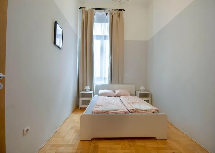 Apartament 2 Bedroom Inside Gozsdu Passage Budapesta
